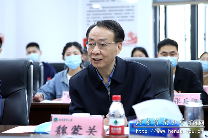 校党委书记魏蒙关与学生党员进行交流座谈 校党委书记魏蒙关与学生党员进行交流座谈