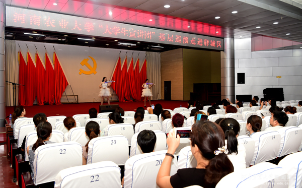 6.宣讲团在驿城区演出