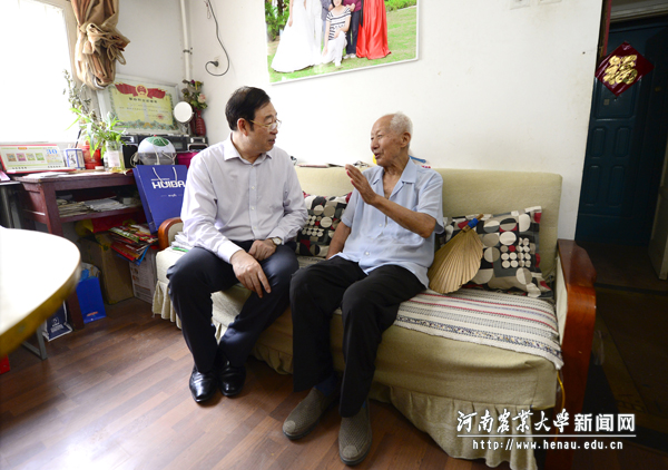校党委书记程传兴看望慰问老党员司鸿瑞