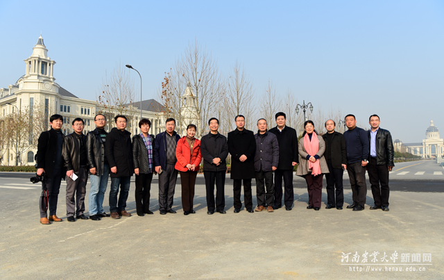 史本林一行考察龙子湖校区建设情况并合影留念 史本林一行考察龙子湖校区建设情况并合影留念