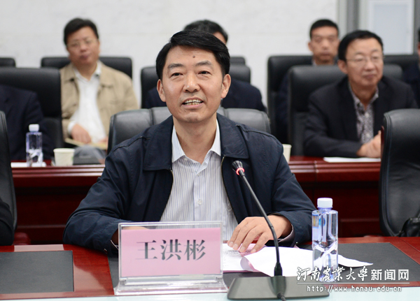 校党委副书记王洪彬主持汇报座谈会 校党委副书记王洪彬主持汇报座谈会