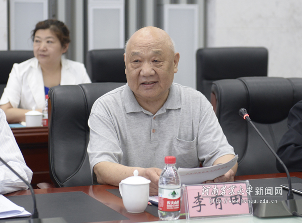 校关工委常务副主任李有田汇报工作 校关工委常务副主任李有田汇报工作