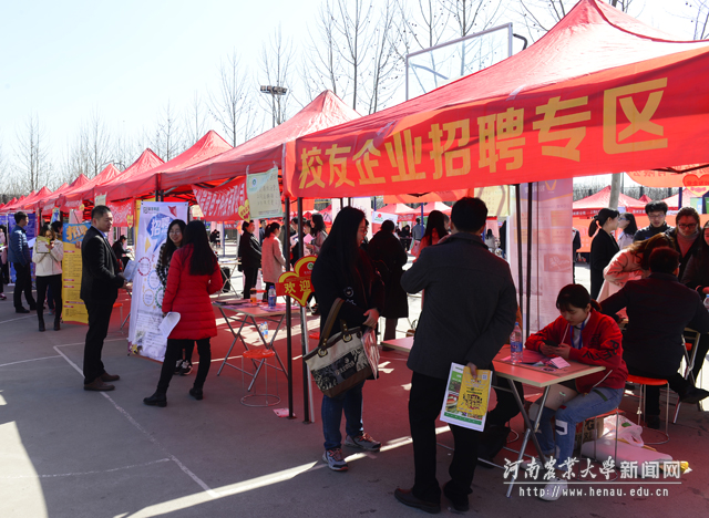 6、此次招聘会上,校友企业家组团回到母校,为师弟师妹提供就业岗位2000多个 6、此次招聘会上,校友企业家组团回到母校,为师弟师妹提供就业岗位2000多个