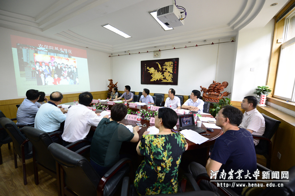 督查组听取农学院党委“两学一做”学习教育开展情况汇报 督查组听取农学院党委“两学一做”学习教育开展情况汇报
