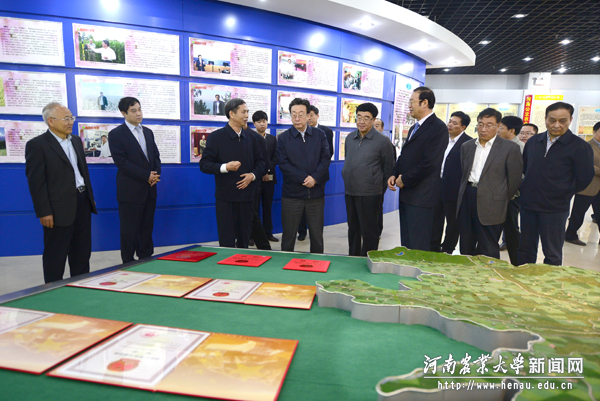 听取科技创新情况介绍 听取科技创新情况介绍