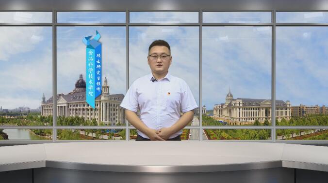 学生代表银峰发言