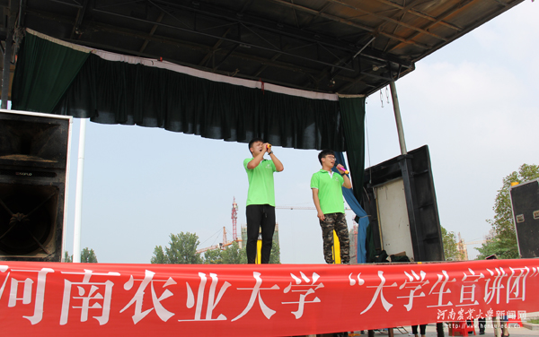 7.宣讲团在泌阳县演出