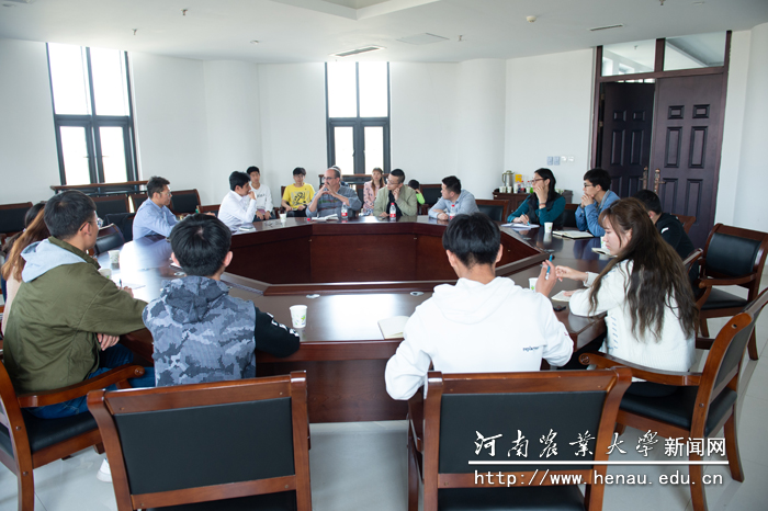 西班牙巴塞罗那动物健康研究中心首席科学家Fernando教授应邀到牧医学院开展安博anbo(中国)交流 西班牙巴塞罗那动物健康研究中心首席科学家Fernando教授应邀到牧医学院开展安博anbo(中国)交流