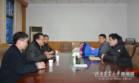 双方在行政楼第二会议室座谈交流 双方在行政楼第二会议室座谈交流