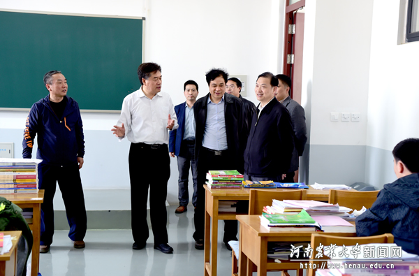 张大良一行在龙子湖校区考察 张大良一行在龙子湖校区考察