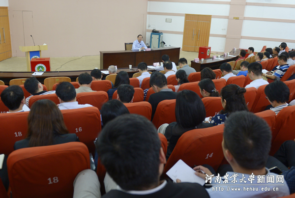 校党委书记程传兴为机关党员上党课 校党委书记程传兴为机关党员上党课