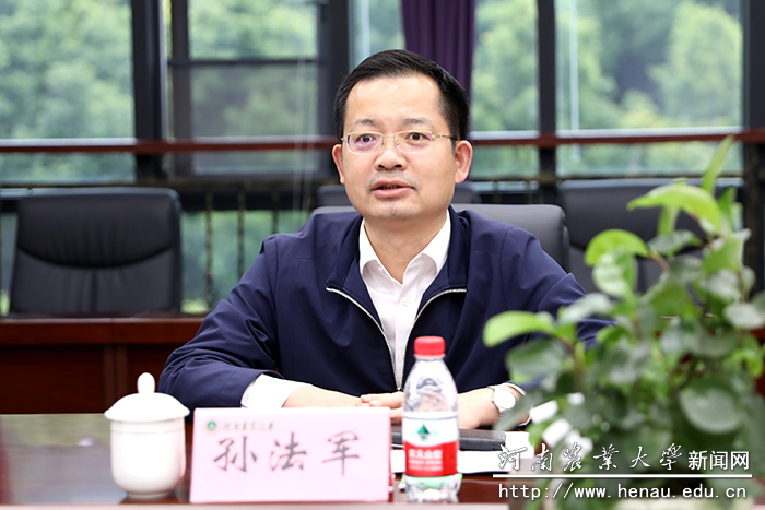 农业农村部科教司副司长孙法军主持会议并讲话