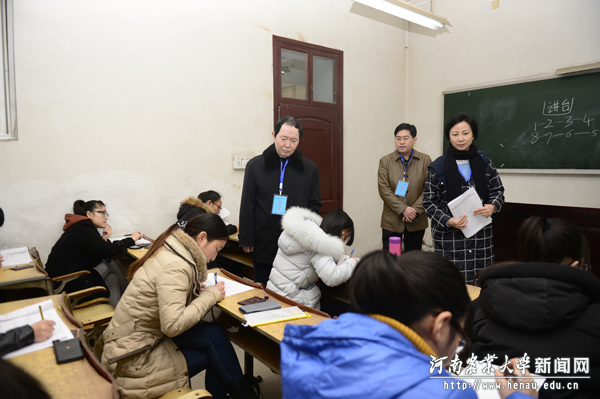 副校长张全国查看考试工作情况 副校长张全国查看考试工作情况