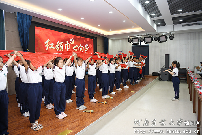 红领巾心向党 红领巾心向党