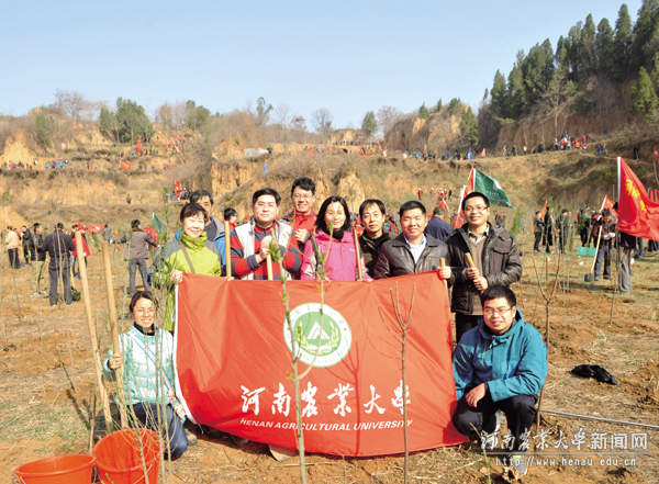 我校干部职工参加省直“关爱自然 义务植树”志愿服务活动 我校干部职工参加省直“关爱自然 义务植树”志愿服务活动