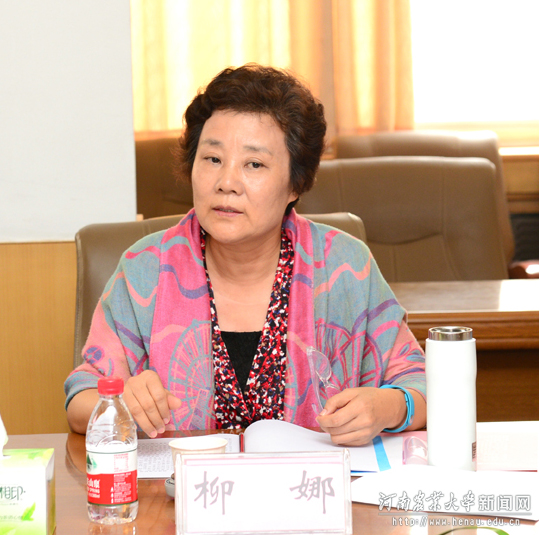 副校长柳娜介绍学校后勤工作