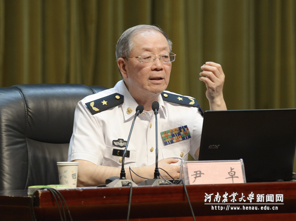 尹卓将军作报告 尹卓将军作报告