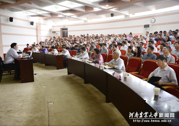 学校“两学一做”专题辅导报告会 学校“两学一做”专题辅导报告会