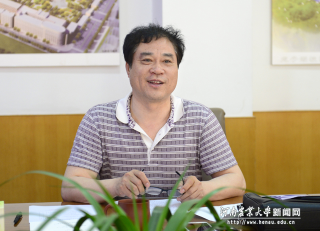 校长、中国工程院院士、校学位评定委员会主席张改平主持会议