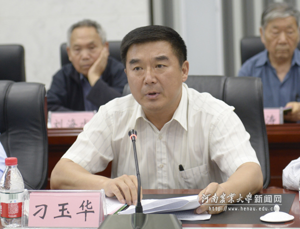 省教育厅副厅长刁玉华主持座谈会 省教育厅副厅长刁玉华主持座谈会