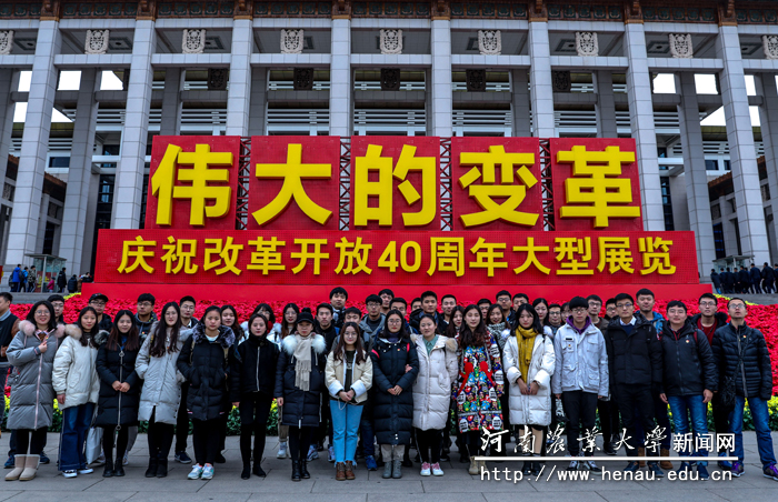 青马班学员参观合影留念
