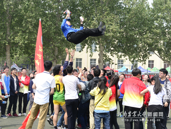 《欢呼》 《欢呼》