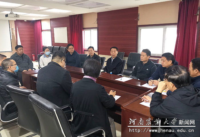 校党委书记魏蒙关在建设工地主持召开现场推进会 校党委书记魏蒙关在建设工地主持召开现场推进会