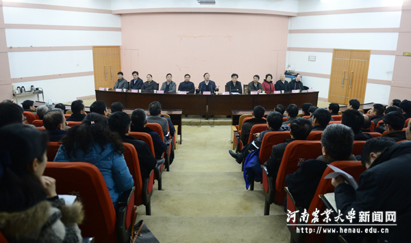 学校召开中层干部会议 学校召开中层干部会议