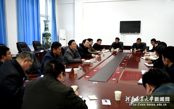 校党委副书记、工会主席褚金海,副校长张全国与应用科技学院大学生座谈交流 校党委副书记、工会主席褚金海,副校长张全国与应用科技学院大学生座谈交流