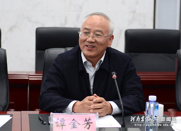 副校长谭金芳在会上介绍有关情况 副校长谭金芳在会上介绍有关情况