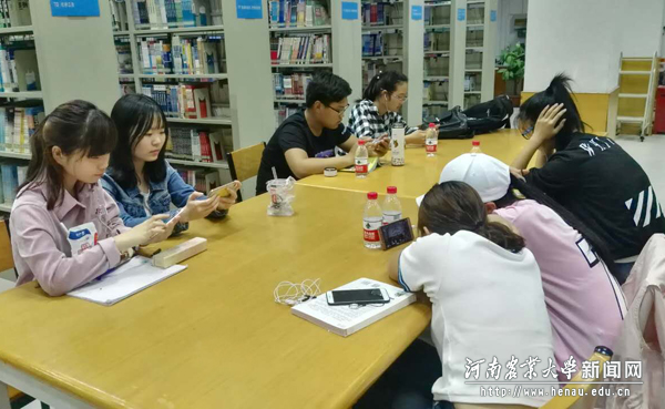 我校大学生通过网络平台收看活动直播 我校大学生通过网络平台收看活动直播