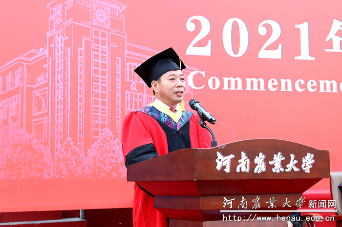 农学院汤继华教授作为教师代表发言2 农学院汤继华教授作为教师代表发言2