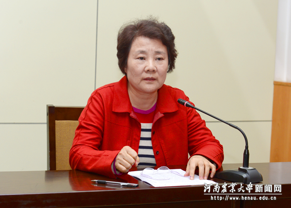 副校长柳娜在会上讲话 副校长柳娜在会上讲话