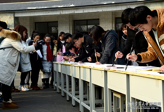 大学生们集体创作 大学生们集体创作