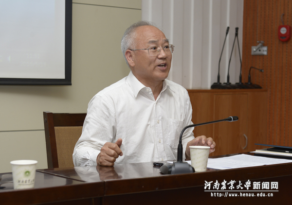 副校长谭金芳主持会议 副校长谭金芳主持会议
