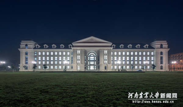 竣工后的公共教学楼夜景 竣工后的公共教学楼夜景