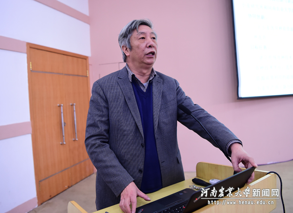 小麦种质资源创新与新品种选育创新平台主任许为钢研究员介绍平台建设成效