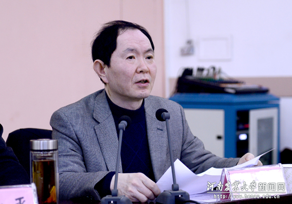 副校长张全国宣读表彰文件