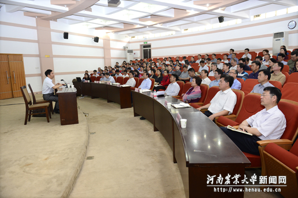 校党委中心组“两学一做”学习教育第一专题集中学习研讨专题辅导报告会2 校党委中心组“两学一做”学习教育第一专题集中学习研讨专题辅导报告会2