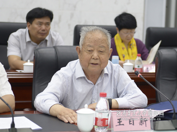 省教育厅关工委主任王日新介绍有关工作情况 省教育厅关工委主任王日新介绍有关工作情况