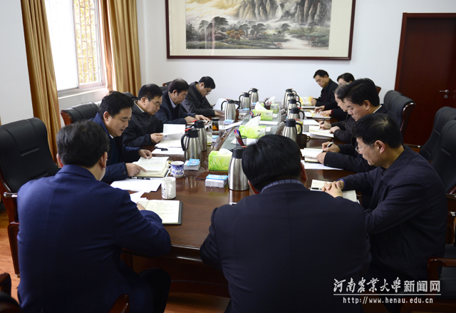 校党委中心组在行政楼第三会议室深入学习 校党委中心组在行政楼第三会议室深入学习