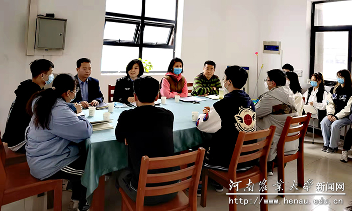 座谈会现场 座谈会现场