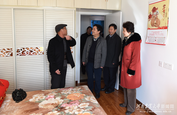 校领导褚金海、柳娜看望慰问许昌教学试验场职工 校领导褚金海、柳娜看望慰问许昌教学试验场职工