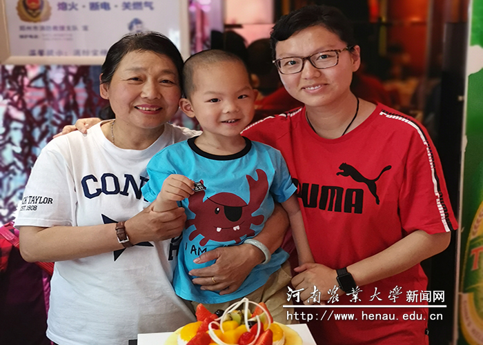 贺丹和母亲儿子 贺丹和母亲儿子