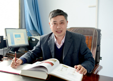 冯建灿院长工作照1