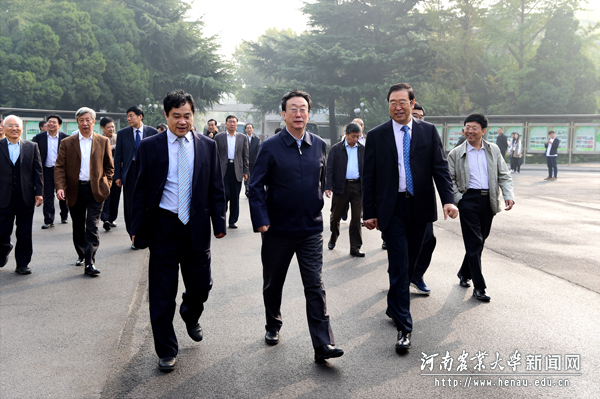 全国人大农委会副主任委员、河南省委原书记郭庚茂带领调研组来校考察农林科技创新工作 全国人大农委会副主任委员、河南省委原书记郭庚茂带领调研组来校考察农林科技创新工作