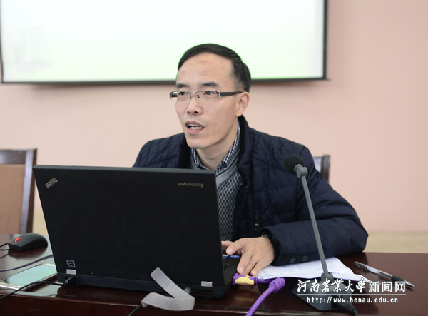 中国教育报高级记者李见新作专题报告 中国教育报高级记者李见新作专题报告