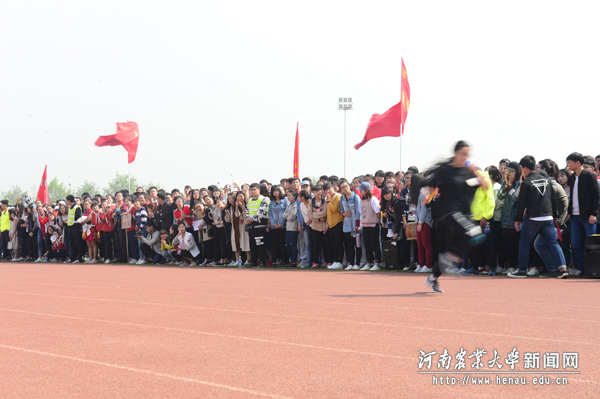 30×100米迎面接力——大家的关注度相当高 30×100米迎面接力——大家的关注度相当高