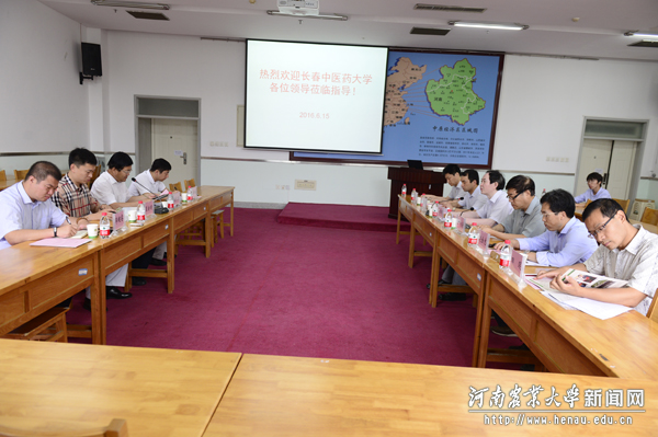 双方在协同创新中心报告厅举行座谈 双方在协同创新中心报告厅举行座谈