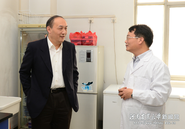 国家自然科学基金委员会主任杨卫院士考察河南省人兽共患病国际联合实验室 国家自然科学基金委员会主任杨卫院士考察河南省人兽共患病国际联合实验室